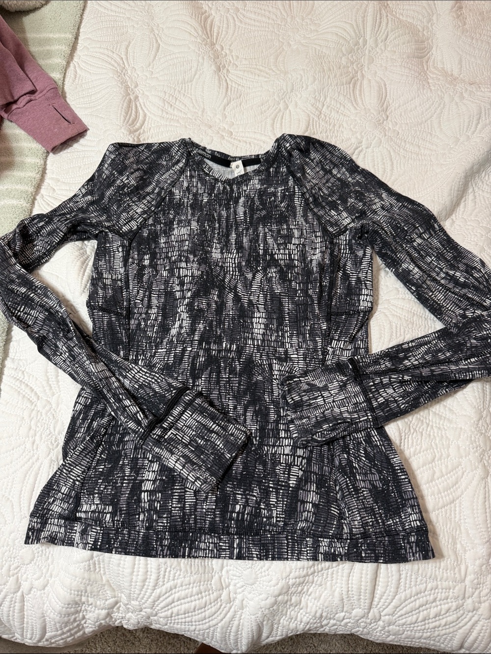 Long-sleeve Lululemon Swiftly Tech